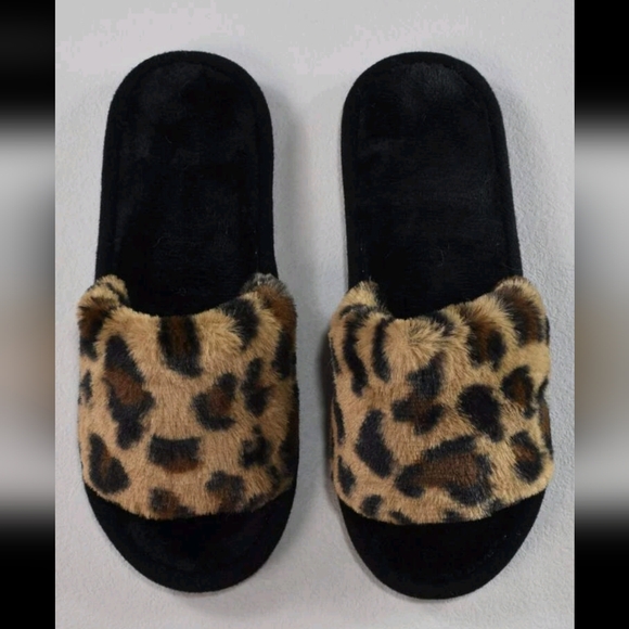 ๐5 for $25*'Leopard Print Slippers - Picture 6 of 6